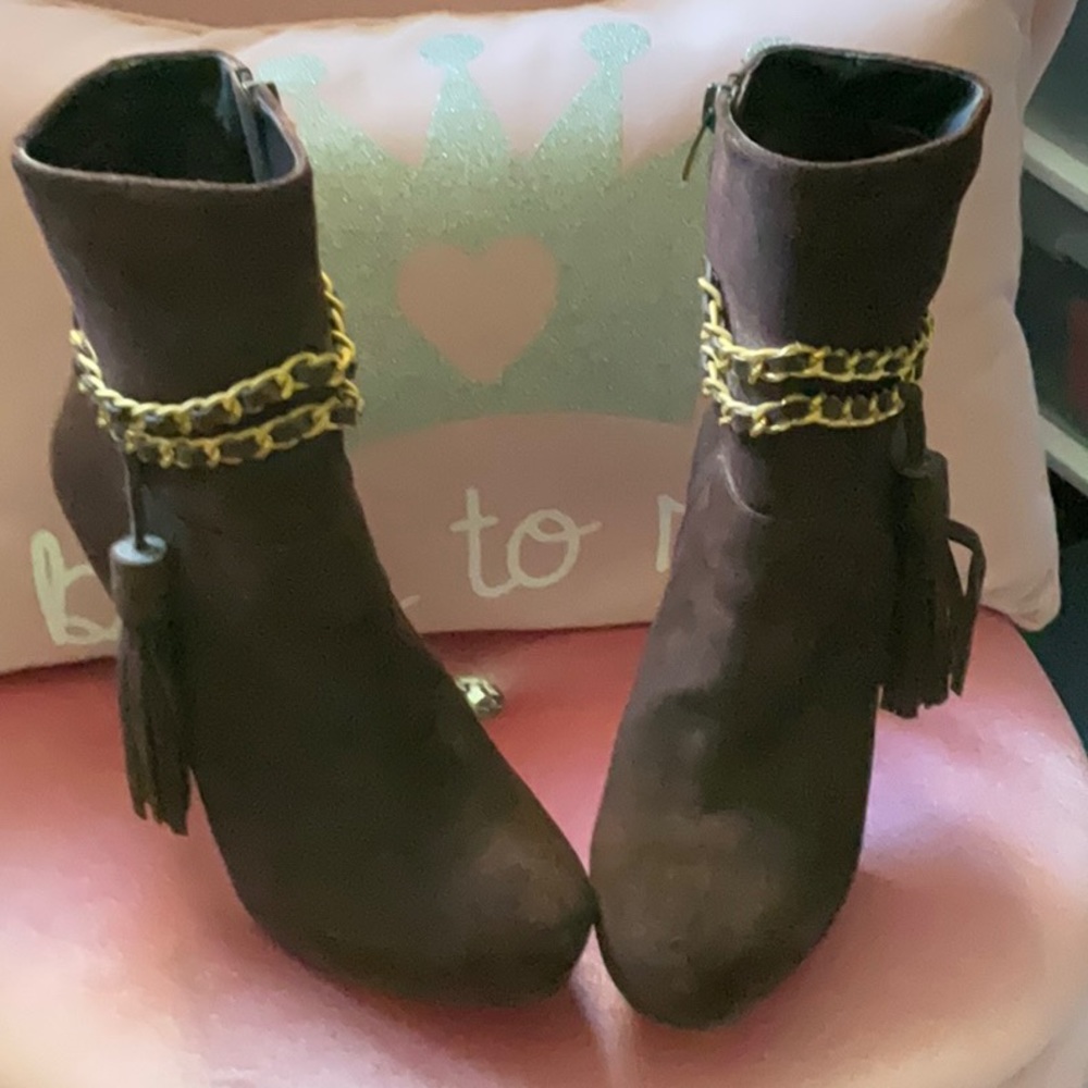 Brown SUEDE HEELS. PARIS HILTON 6m